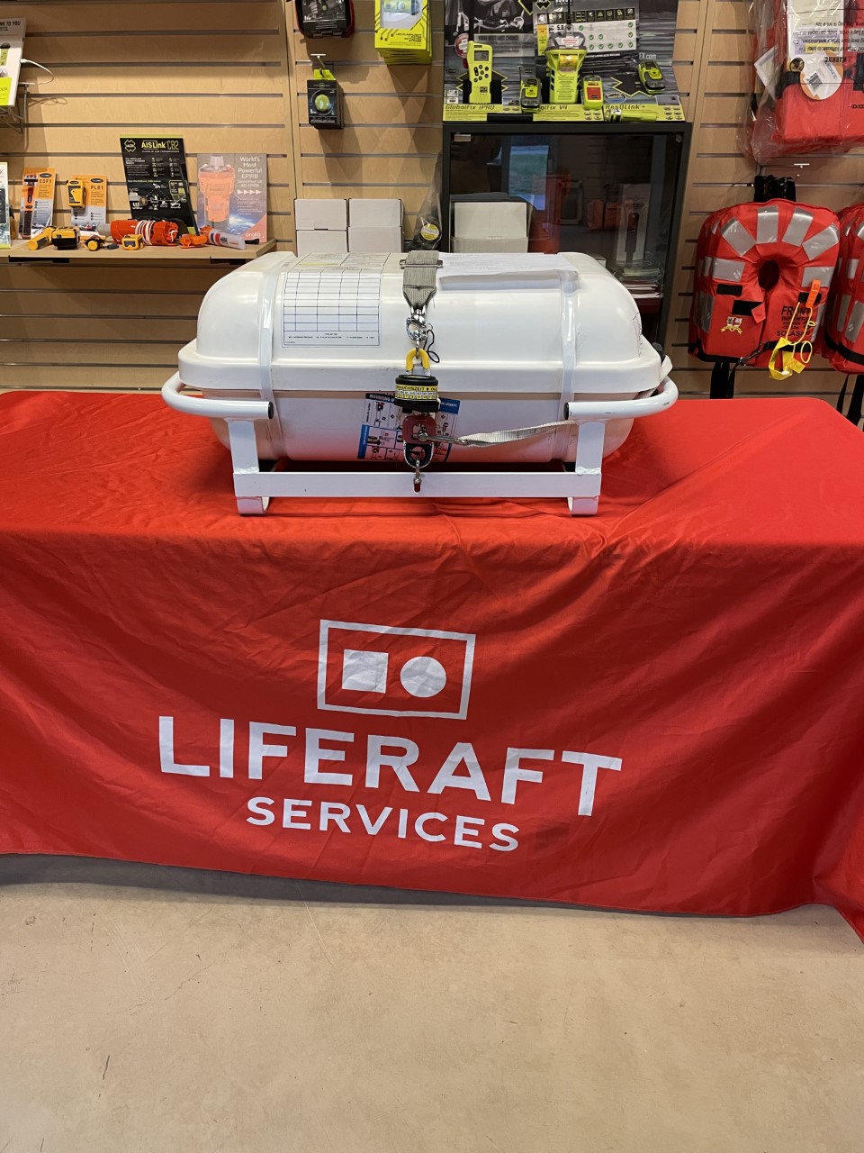 **Pre-Owned** Revere USCG Approved IBA 4 Person Low Profile Container **Pre-Owned** USED-RAFT-1